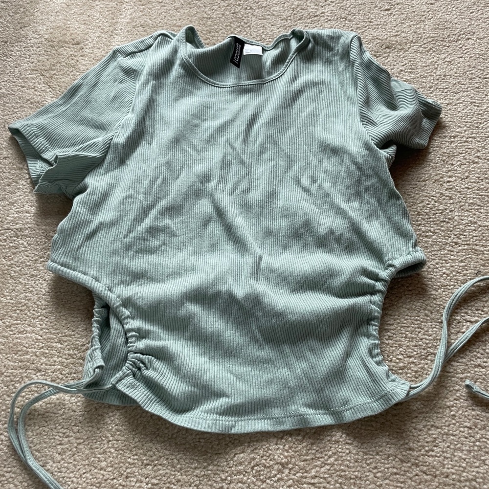 h&m short sleeved green crop top with side ties